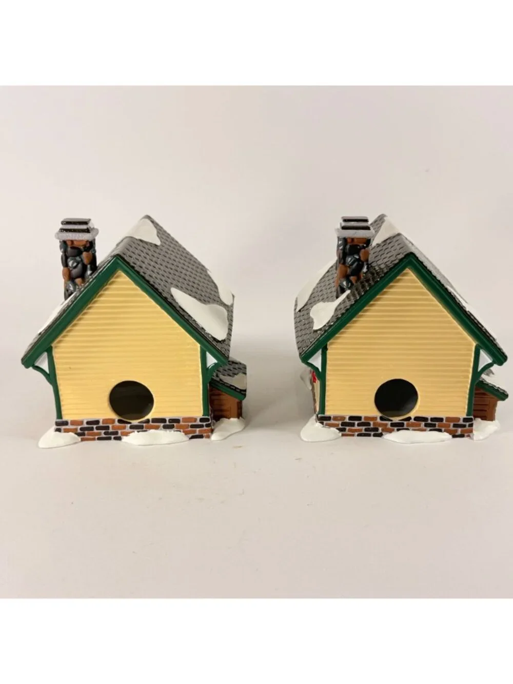 Dept 56 Snow Village Set Of 2 Fisherman’s Nook Cabins Lighted 54615 damaged